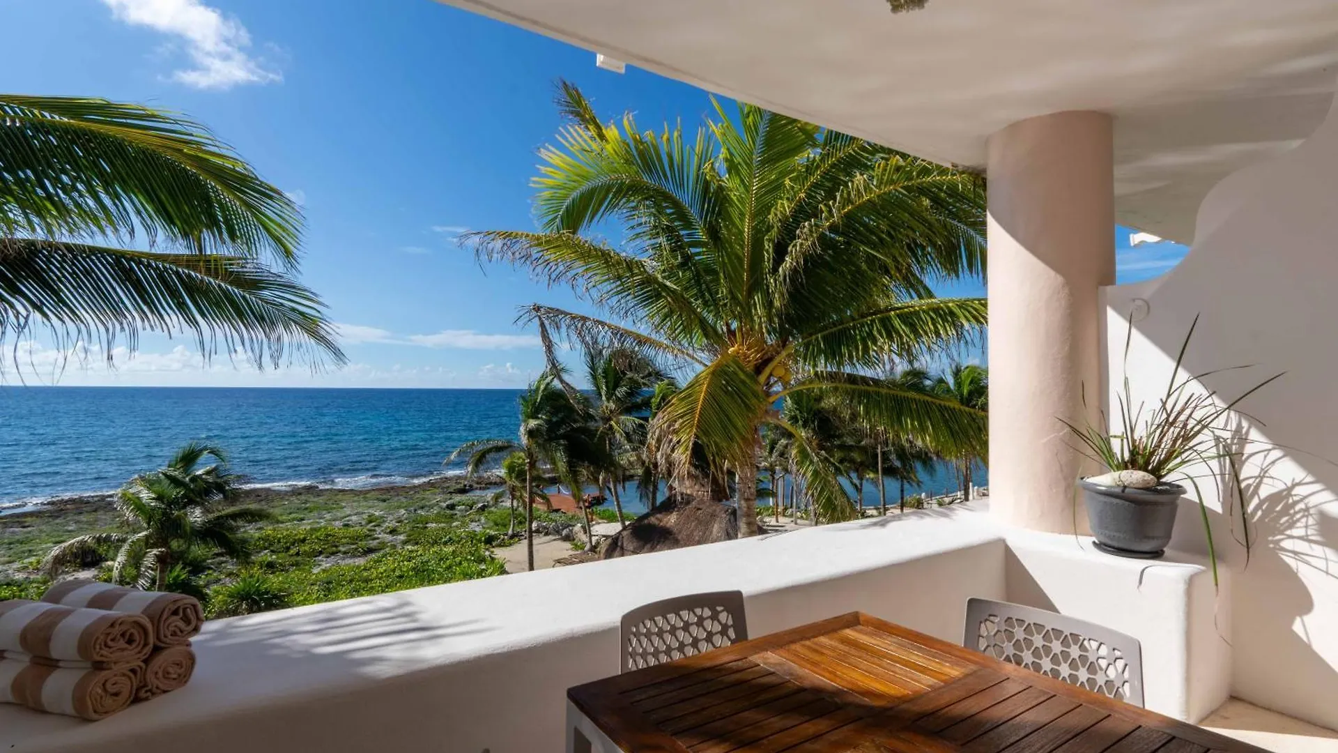 2 Bedroom Apartment Sea View ile iletişim